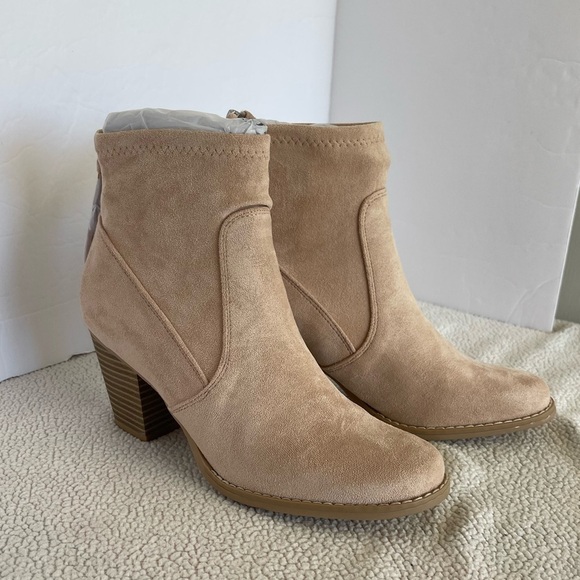 Dolce Vita dv8 nwob Jonah stretch vegan suede heeled boot - Picture 1 of 9
